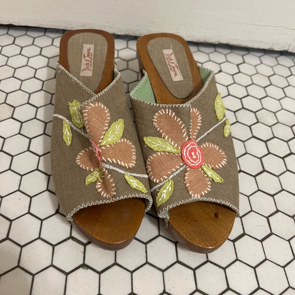 Vintage Dick and Jayne LA Clog Heels